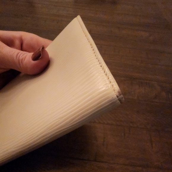 Louis Vuitton Epi Wallet - Picture 7 of 10